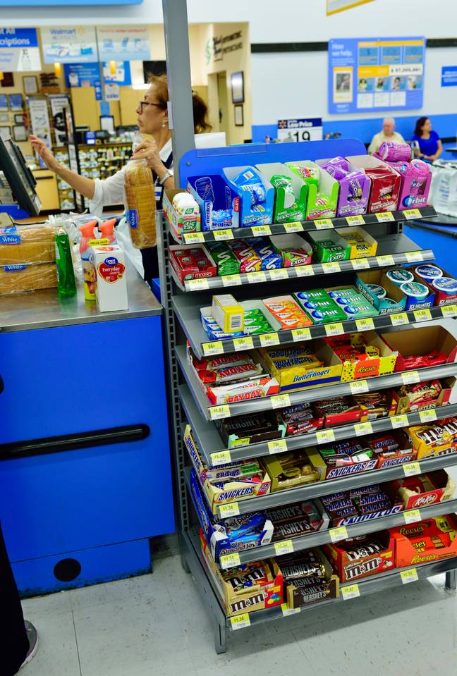 结帐时禁止糖果和巧克力的禁令将于下个月进行。图片来源：查尔斯·斯特林（Travel） / Alamy Stock Photo