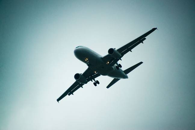 一位目击者说，这架飞机在紧急着陆时急剧转向。信用：Mira / Alamy股票照片
