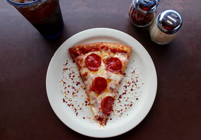 许多人在评论中表达了披萨理论。图片来源：pexels
