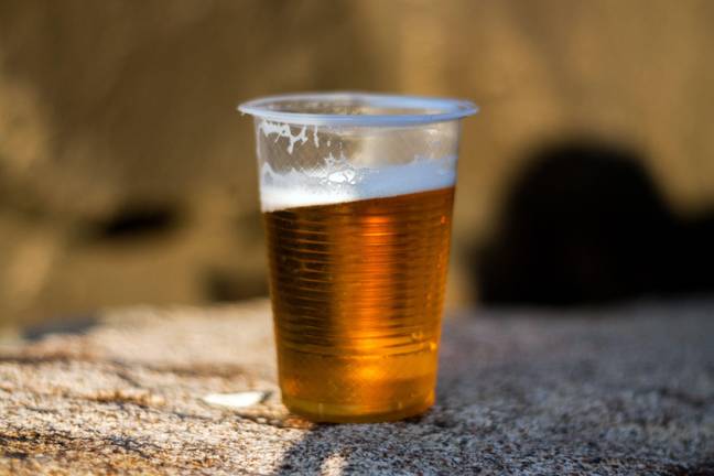 是时候打开啤酒，炎热的天气来了。信用：： Panter Media GmbH / Alamy Stock Photo