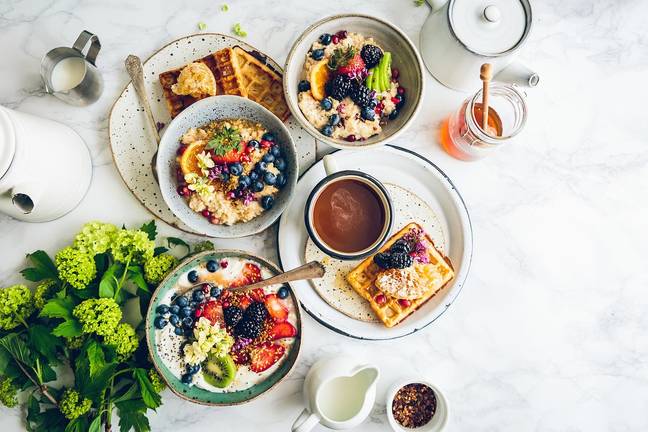 早餐通常是放松的时期。图片来源：Pixabay