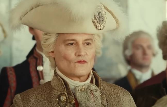 约翰尼·德普（Johnny Depp）饰演珍妮·杜·巴里（Jeanne du Barry）的路易斯XV。信用：LA PACTE