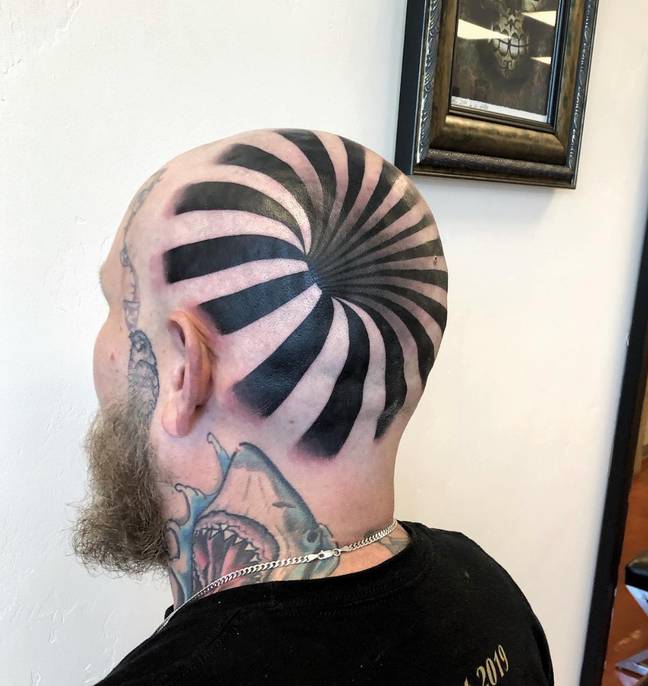 纹身被称为“最疯狂的光学错觉”。学分：Instagram/@mattpehrsontattoos