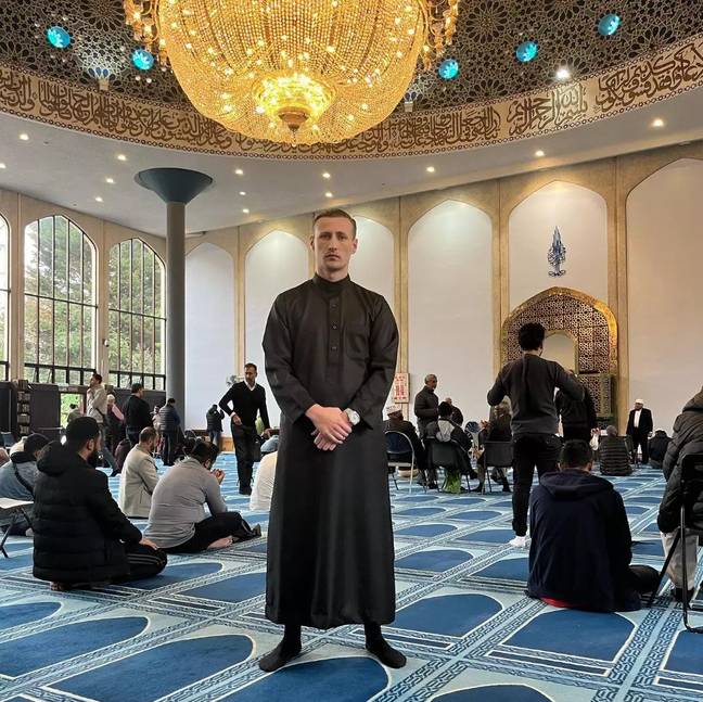 去康沃尔旅行后，Alife JR转变为伊斯兰教。图片来源：Instagram/@alfie_best