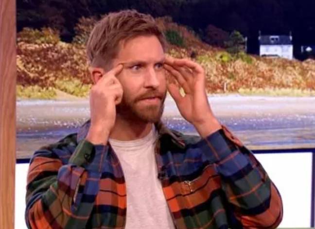 卡尔文·哈里斯（Calvin Harris）在西蒙·科威尔（Simon Cowell）的吉布（Jibe）厚脸皮。学分：BBC