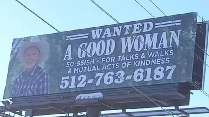 单人竖立广告牌，以帮助他找到女朋友