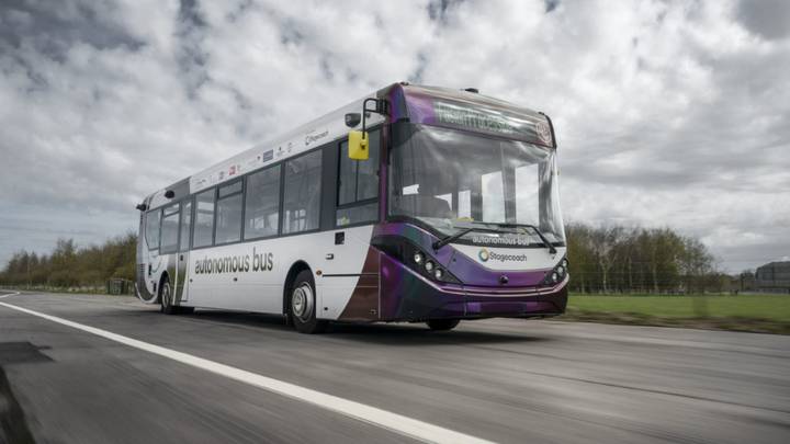 英国的第一辆无人驾驶巴士开始实时道路测试