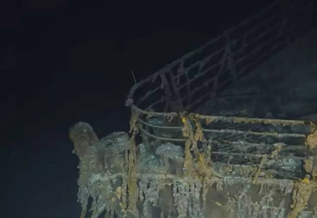 泰坦尼克号的弓没有爆炸，并且在海底相对完整，船的船尾确实遭受了更大的伤害。图片来源：大洋门