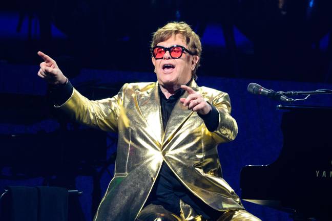 埃尔顿·约翰（Elton John）在格拉斯顿伯里（Glastonbury）向成千上万的人演出。学分：Matt Crossick / Alamy Stock Photo