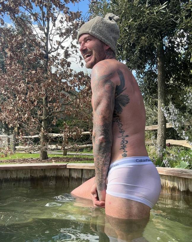 戴维·贝克汉姆（David Beckham）努力在生日快照中掩饰自己的笑声。学分：Instagram/@Victoriabeckham
