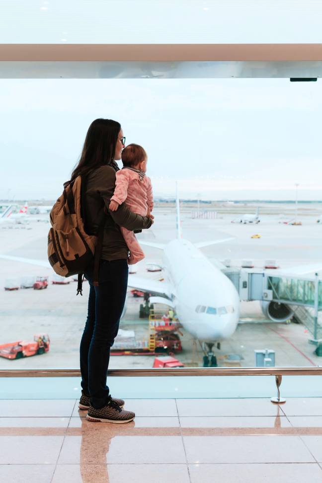 婴儿可能会对飞机造成破坏，但由于婴儿是婴儿而难以推理。库存图像。学分：Westend61 GmbH / Alamy