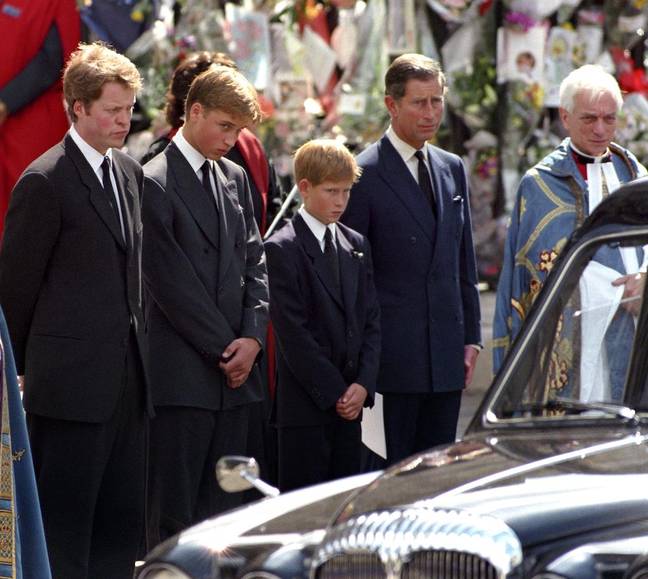 当他的母亲去世时，哈利王子才12岁。学分：PA图像/Alamy Stock Photo
