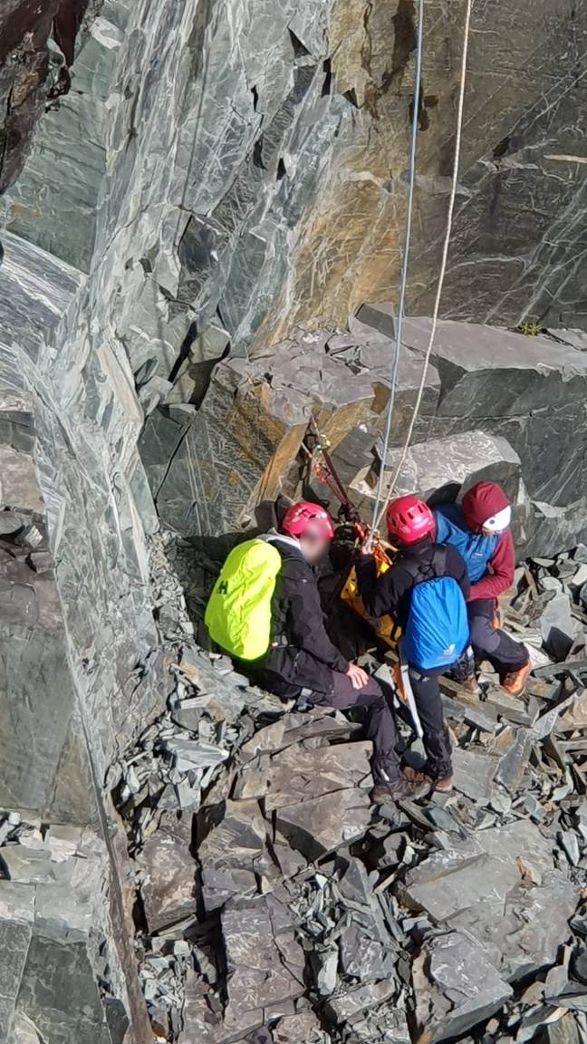 一群登山者必须从采石场中救出。学分：Llanberis山救援队