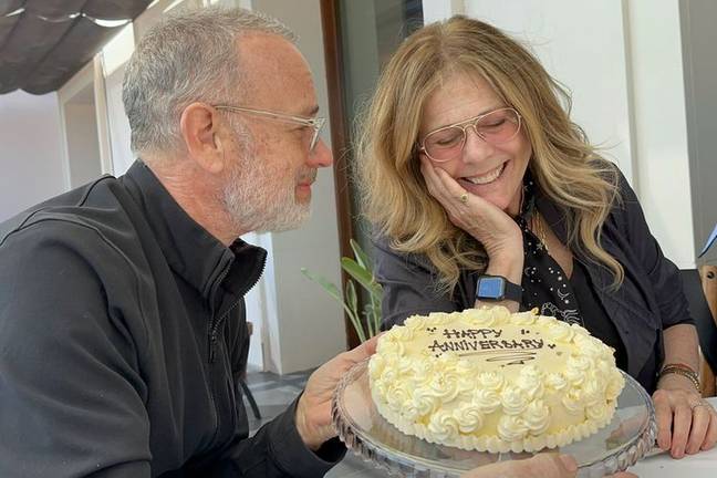 汤姆·汉克斯（Tom Hanks）和丽塔·威尔逊（Rita Wilson）在社交媒体上共享一张甜美的照片后，庆祝了他们的35周年结婚纪念日。学分：Instagram/@ritawilson