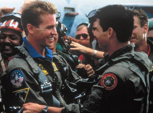 汤姆·克鲁斯（Tom Cruise）和瓦尔·基尔默（Val Kilmer）用原始的顶级枪。信用：派拉蒙图片