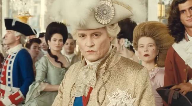 约翰尼·德普（Johnny Depp）在这段戏剧中饰演路易XV国王。信用：为什么不制作