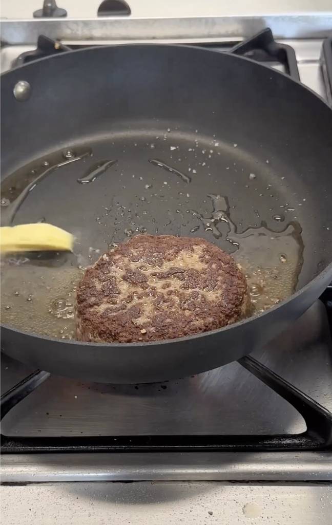 一些人还说，和牛汉堡可能已经煮熟了。学分：Instagram/@gordongram