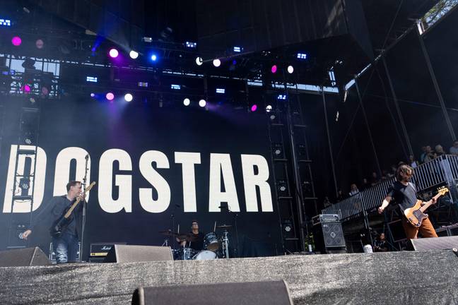 里夫斯将与他的乐队Dogstar发行新音乐。学分：美联社 /阿拉米股票照片