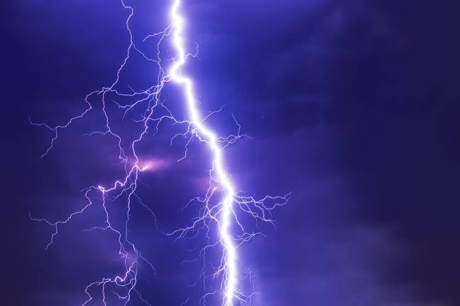 虽然雷击非常罕见，但在发生时，它们可能会致命。图片来源：Pixabay