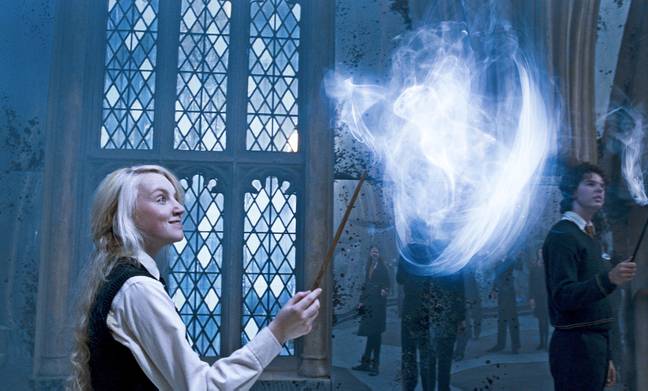 伊万娜·林奇（Evanna Lynch）在哈利·波特（Harry Potter）扮演露娜·洛夫古德（Luna Lovegood）。图片来源：华纳兄弟 / Picturelux /好莱坞档案 /阿拉米库存照片