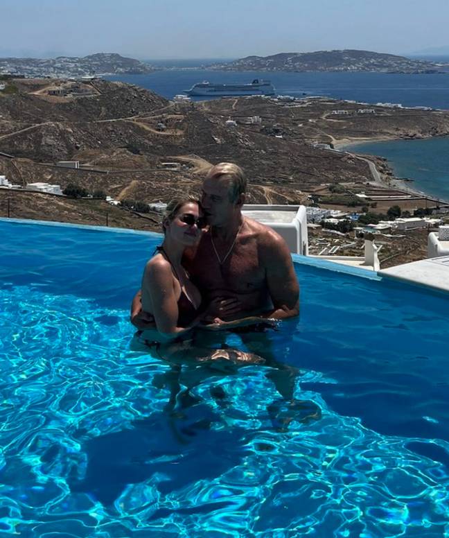 多尔夫·隆格伦（Dolph Lundgren）和他的女友在米科诺斯（Mykonos）打结。图片来源：Instagram/@dolphlundgren