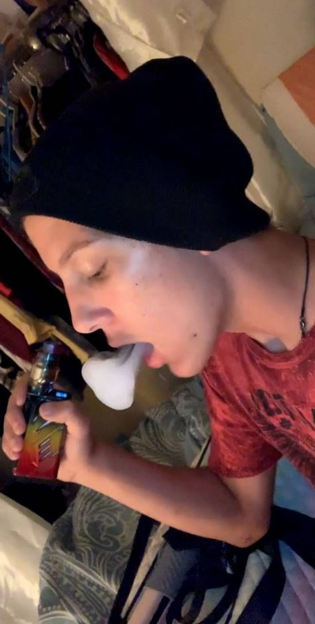 德拉文·哈特菲尔德（Draven Hatfield）13岁时开始烟。必威备用网