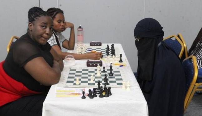 奥蒙迪的技巧使他脱离了。图片来源：国际象棋肯尼亚