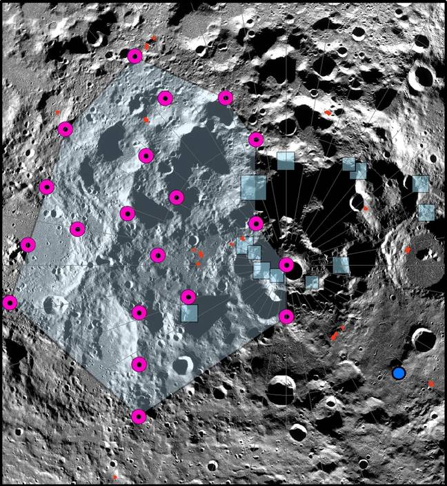 Artemis III de la NASA devrait atterrir là où se trouve le point bleu.  Les points roses représentent des foyers potentiels d'un tremblement de terre lunaire au pôle Sud.  Source de l'image : NASA/LRO/LROC/ASU/Smithsonian Institution