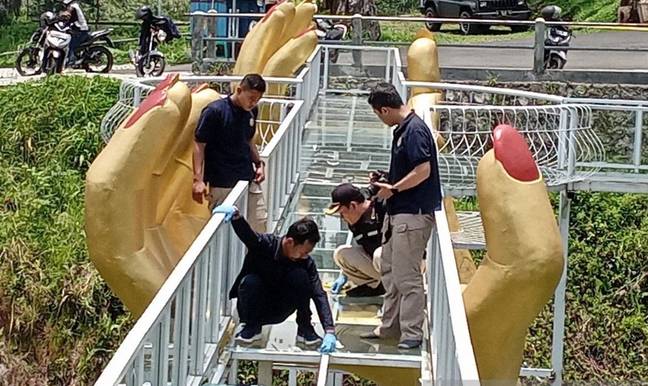 One tourist was confirmed dead following their fall from the bridge. Credit: Antara News
