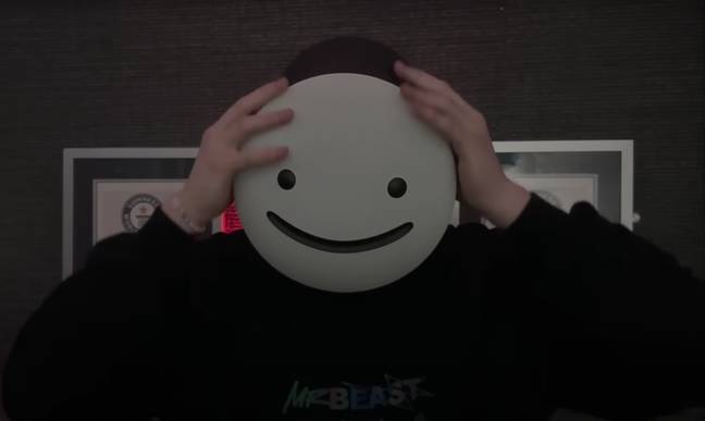 YouTuber Dream puts mask back on and deletes face reveal due to 'hate'
