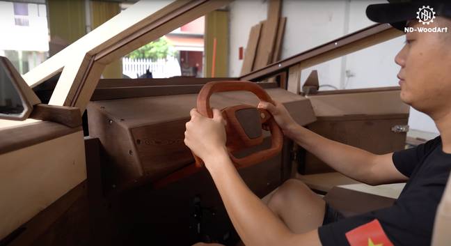 Even the interior is made of wood. Credit: YouTube / ND-WoodArt
