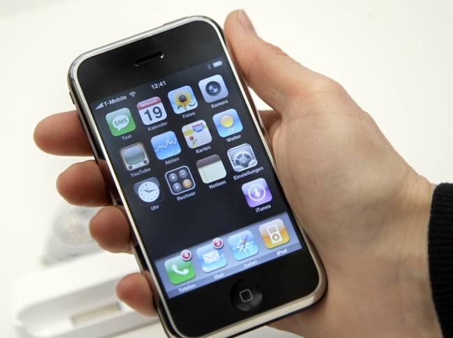 Unopened iPhone From 2007 Sells for $39,000 at Auction