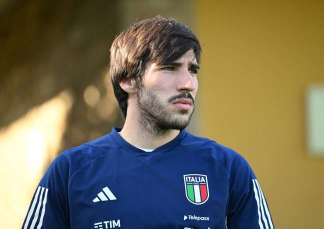 Newcastle midfielder Sandro Tonali pictured during an Italy training session (Credit: Getty)