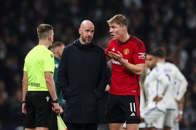 Ten Hag chats to Rasmus Hojlund during a 4-3 defeat to Copenhagen earlier this week. (Image Credit: Getty)