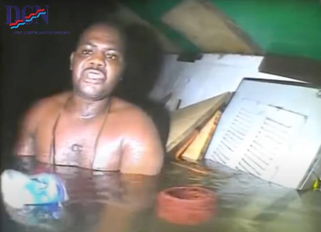 哈里森·奥肯（Harrison Okene）沉没时被困在贾斯孔4（Jascon-4）上。学分：YouTube/DCN潜水