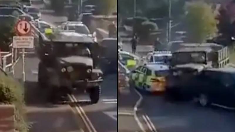 军用卡车在现实生活中的GTA场景中通过警察封锁拍摄