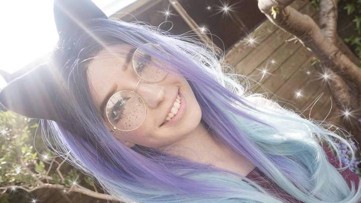Cosplay Instagrammer Sells Her Bath Water To Fans