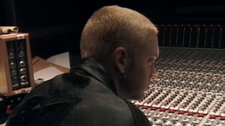 稀有的镜头首次在录音室中显示Eminem和Dre Dre