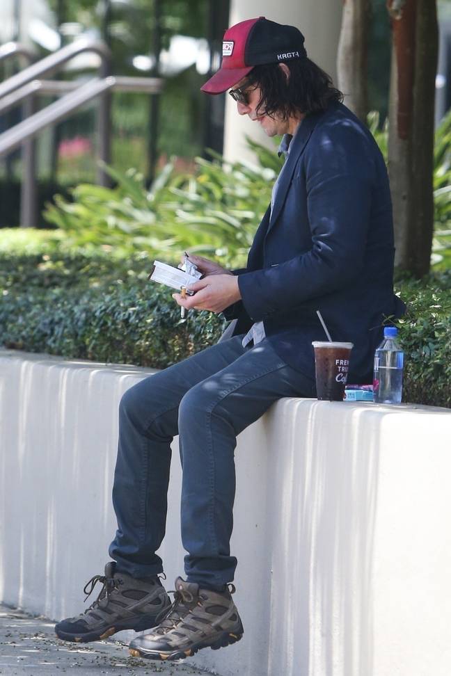 A Fresh-Faced Keanu Reeves Shows Up To Start Filming Bill And Ted 3 ...