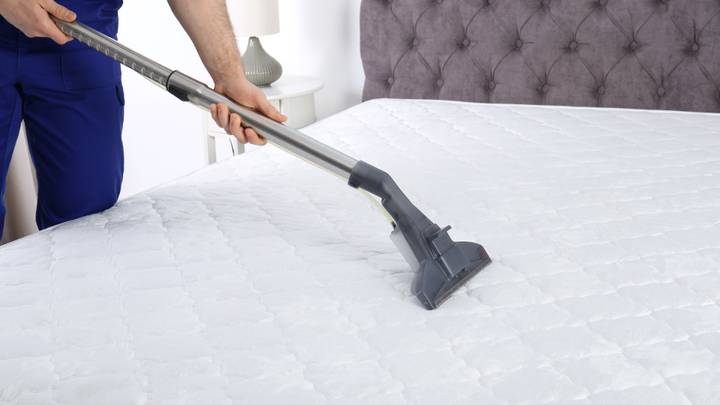 Stræde Desværre Diskurs Mattresses Need To Be Vacuumed Every Six Months To Pull Out Skin Cells -  LADbible