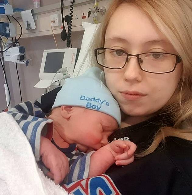 New Mum Finds Out She S Pregnant An Hour Before Giving Birth Ladbible