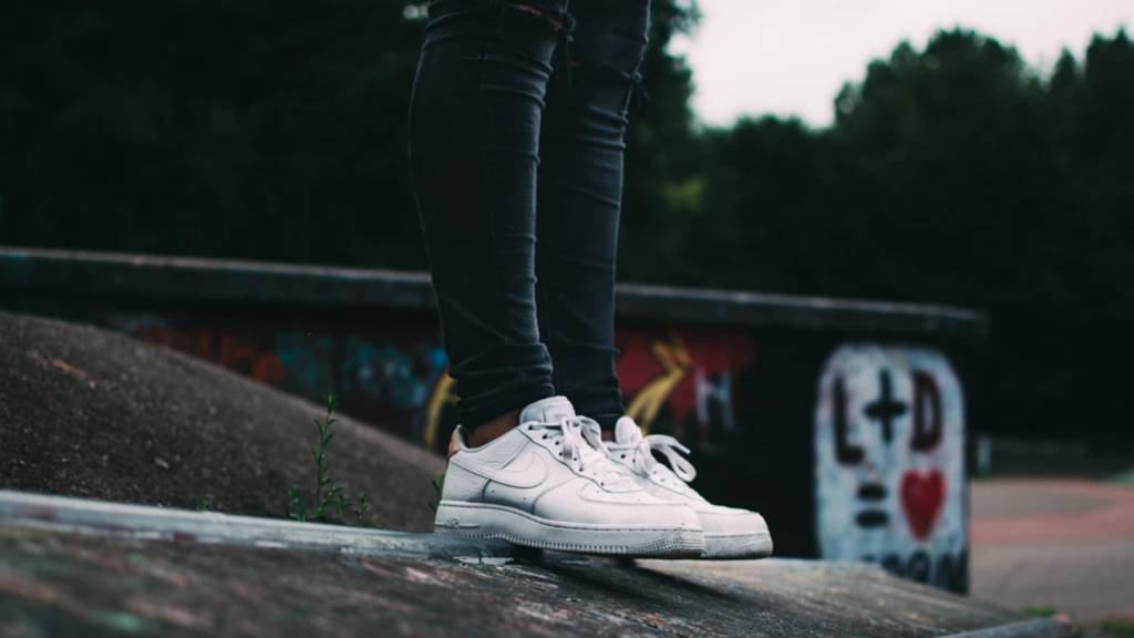 Black or white sneakers?: Optical illusion divides the internet - 9Honey
