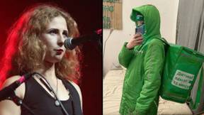 Pussy Riot Band成员在批评弗拉基米尔·普京（Vladimir Putin）之后逃脱了俄罗斯的装扮