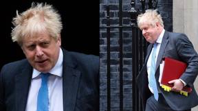 可以看到鲍里斯·约翰逊（Boris Johnson）离开办公室的两种情况