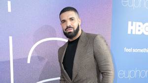 Drake Fans Outraged As Rapper Credits R Kelly On Track Amid Ongoing Sex Abuse Trial