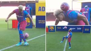 Adama Traore Didn't Mess Around When Performing Skill Challenge During Barcelona Presentation, It's Gone Viral