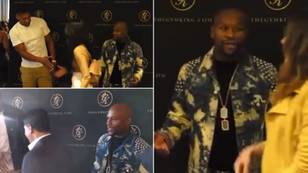 Brutal Video Of Floyd Mayweather Being PIED By Boxing Fans Has Gone Viral