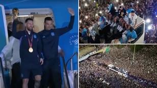 It's 4am in Buenos Aires and the streets are packed at Argentina's open-top bus parade