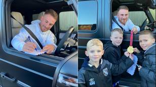 Alexis Mac Allister makes young Brighton fans' dreams come true by letting them hold his medal