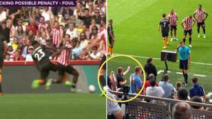 Young Brentford fan appears to offer the referee money during VAR check against Leeds